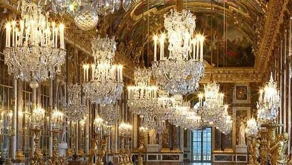The History of Chandeliers: From Royal Palaces to Modern Interiors